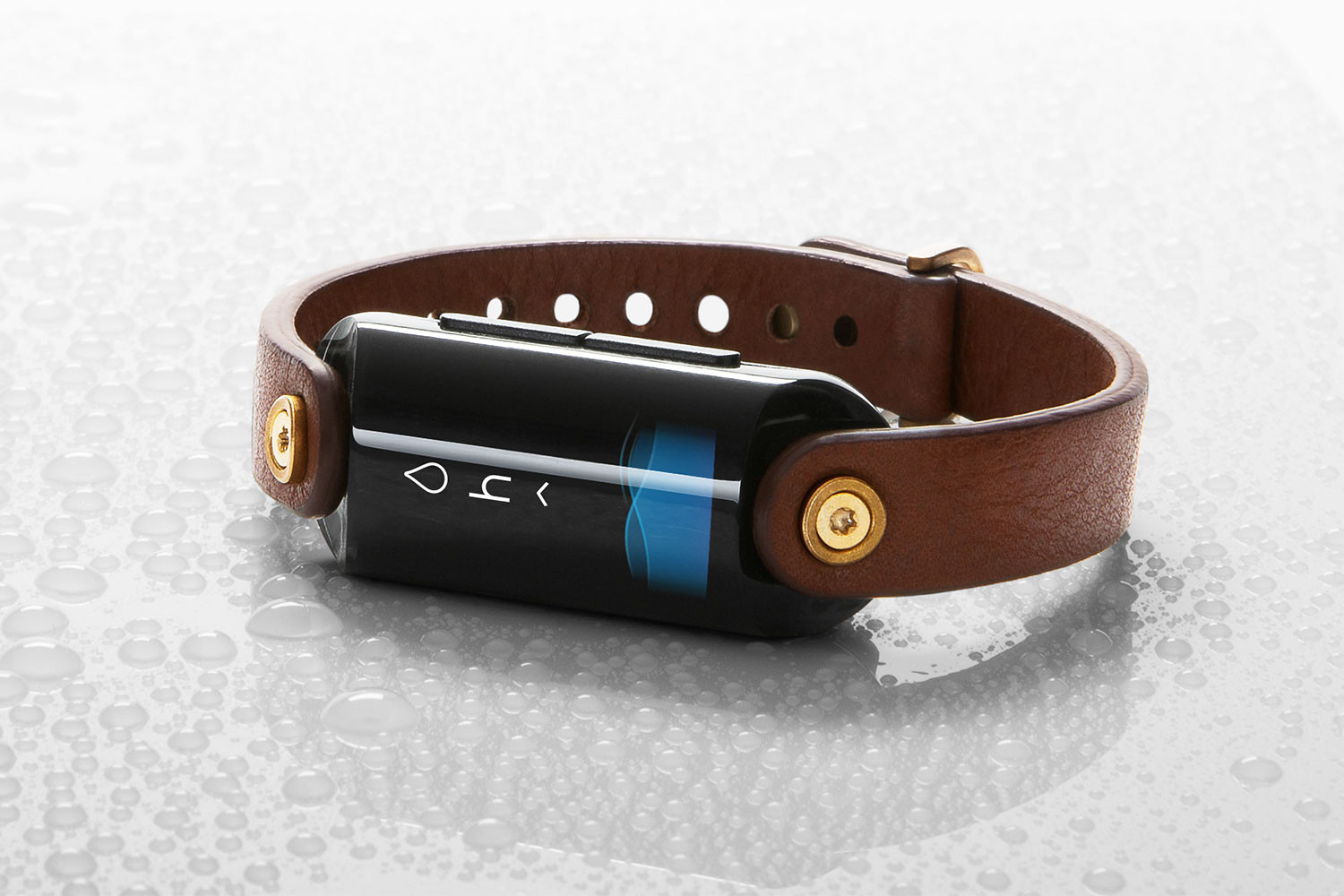 Primul monitor de hidratare portabil LVL Smartband